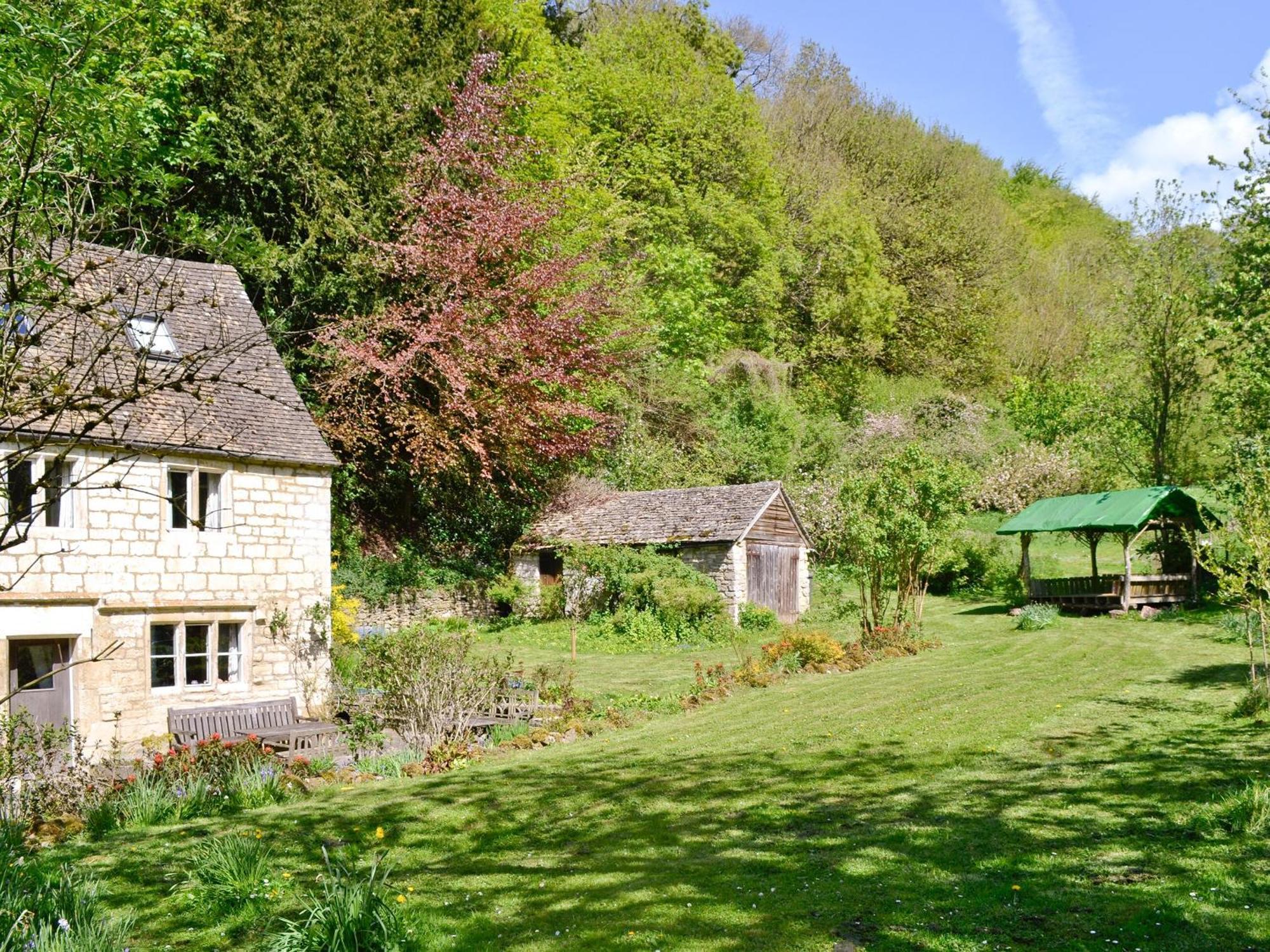 Driftcombe Farmhouse Bisley  Bagian luar foto