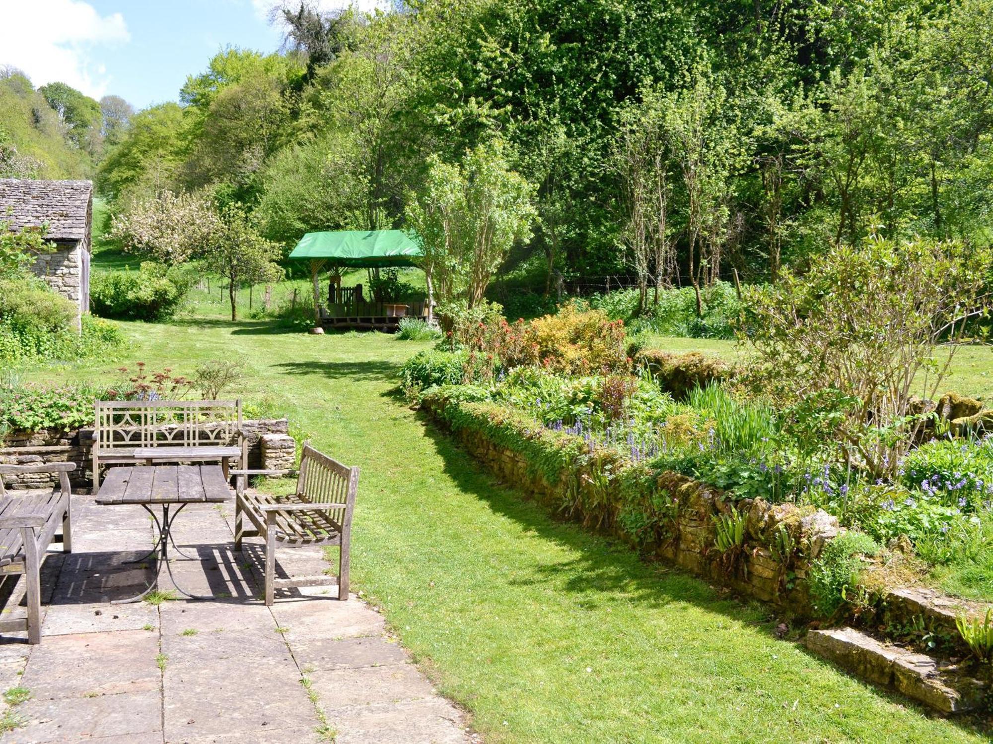 Driftcombe Farmhouse Bisley  Bagian luar foto